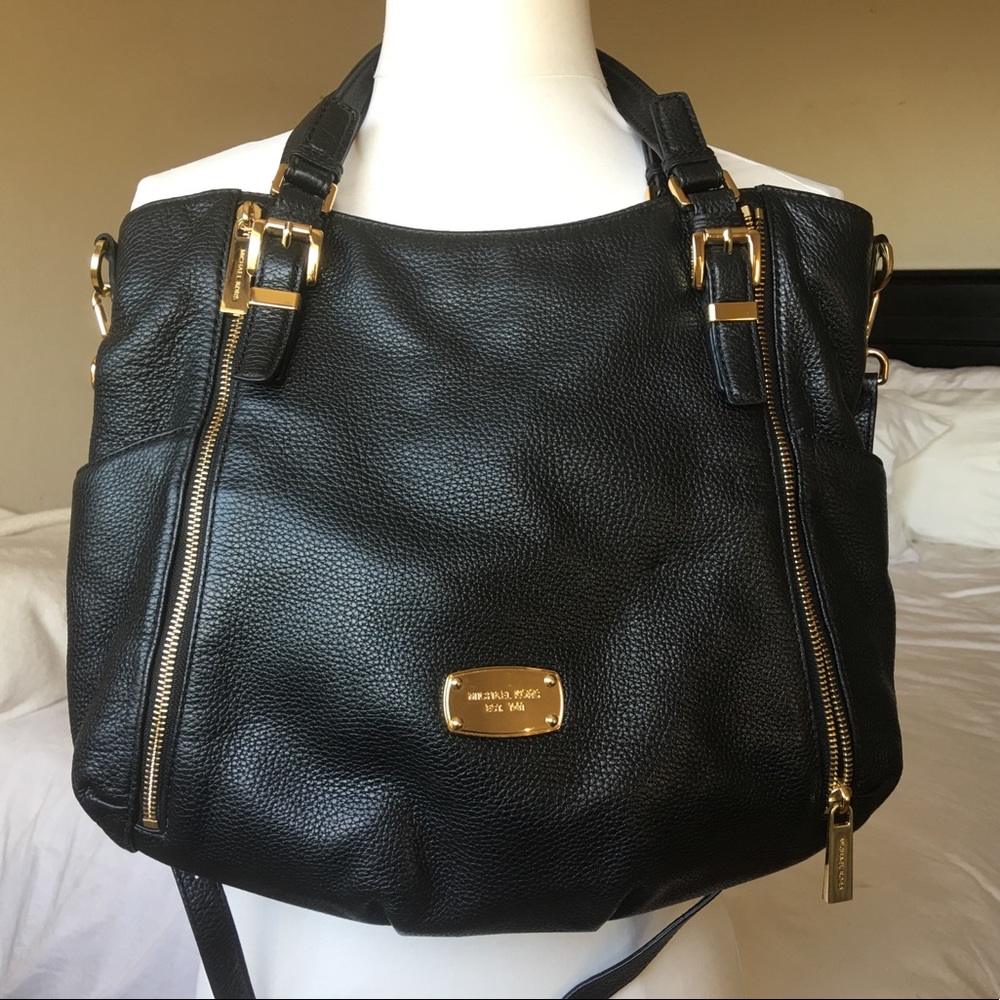 Michael Kors Satchel purse (Black)